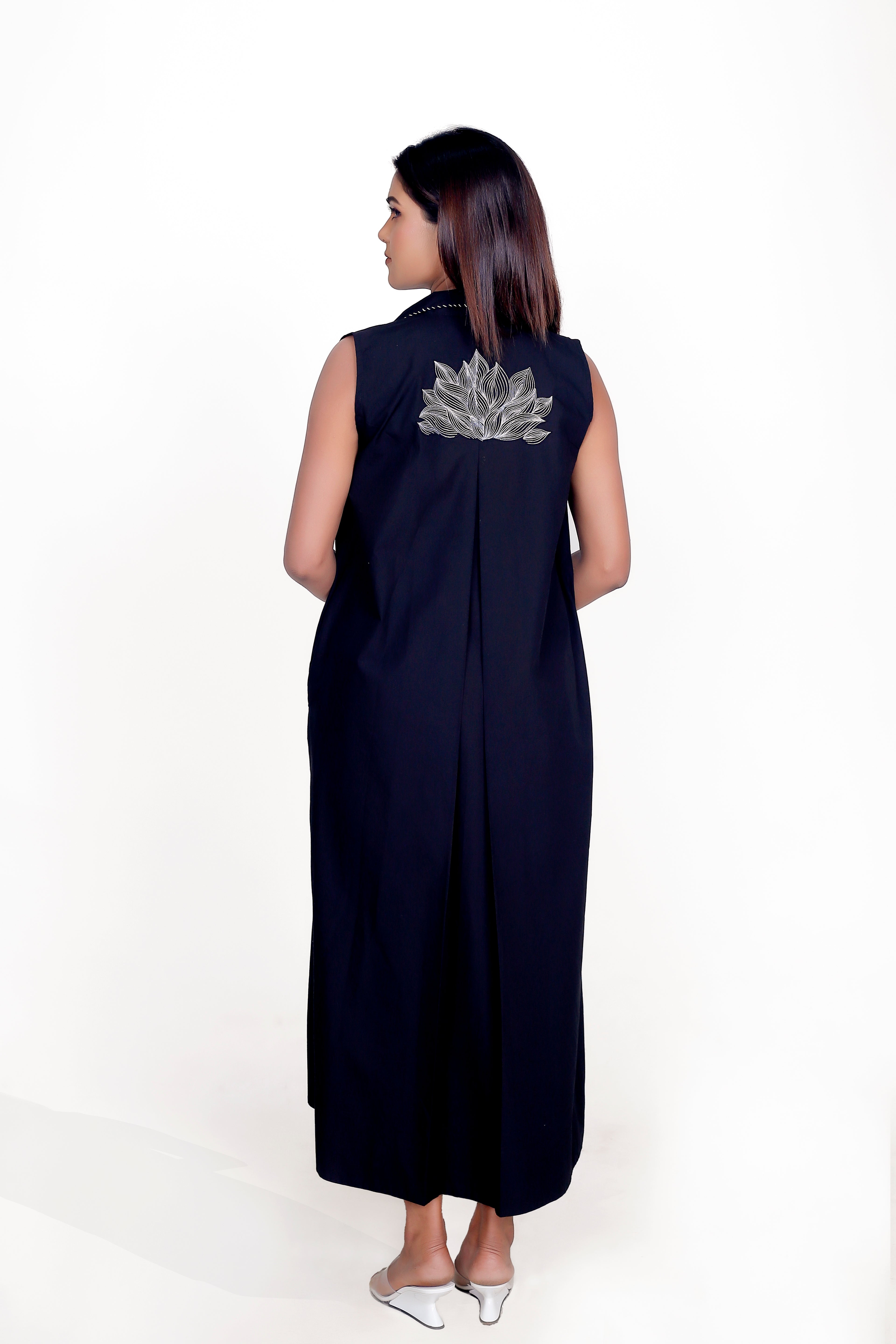 SLEEVELESS EMBROIDERY JACKET WITH STRIPE DRESS