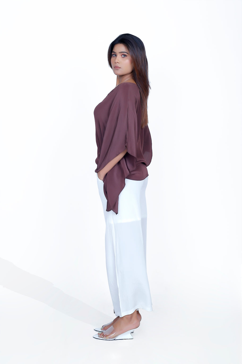 SHORT V-NECK TOP WITH FRONT STRIPE PANT